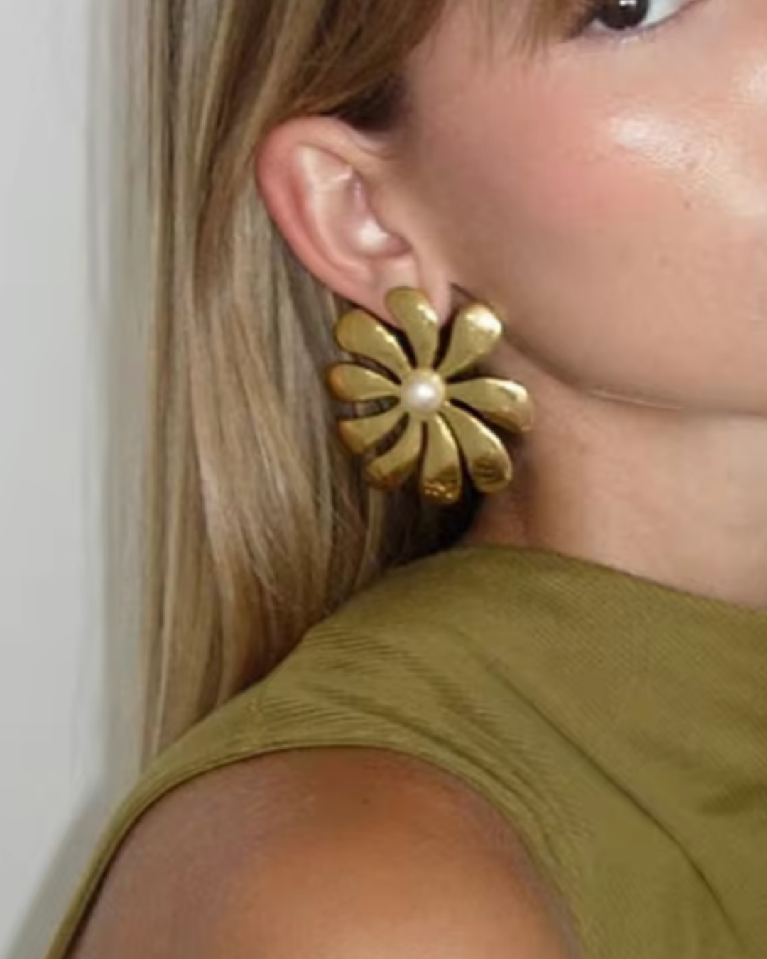 Loud Petals Earrings